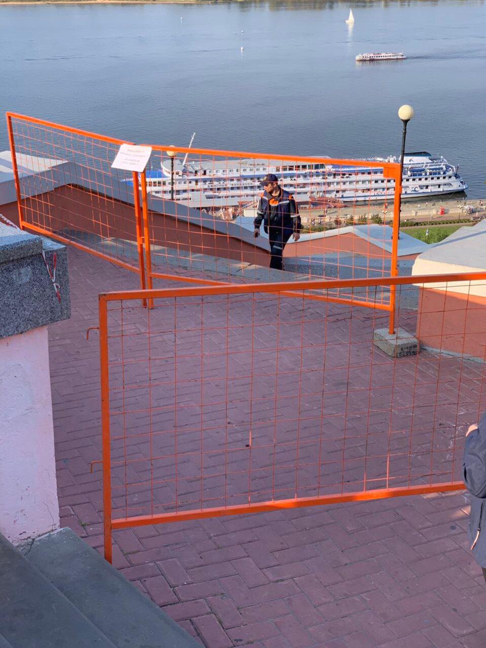 В Нижнем Новгороде обрушилась часть смотровой площадки Чкаловской лестницы 3 В Нижнем Новгороде обрушилась часть смотровой площадки Чкаловской лестницы 3