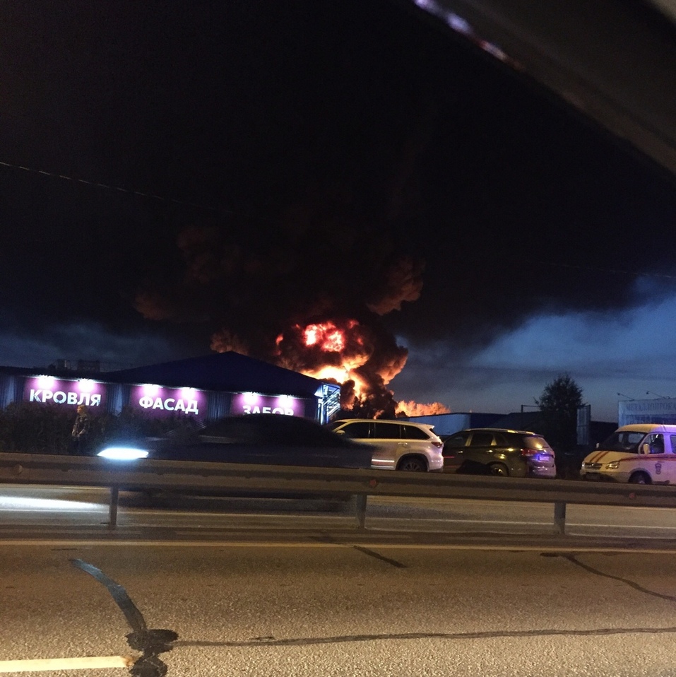 Крупный пожар под Нижним Новгородом: горит склад горюче-смазочных материалов 2 Крупный пожар под Нижним Новгородом: горит склад горюче-смазочных материалов 2