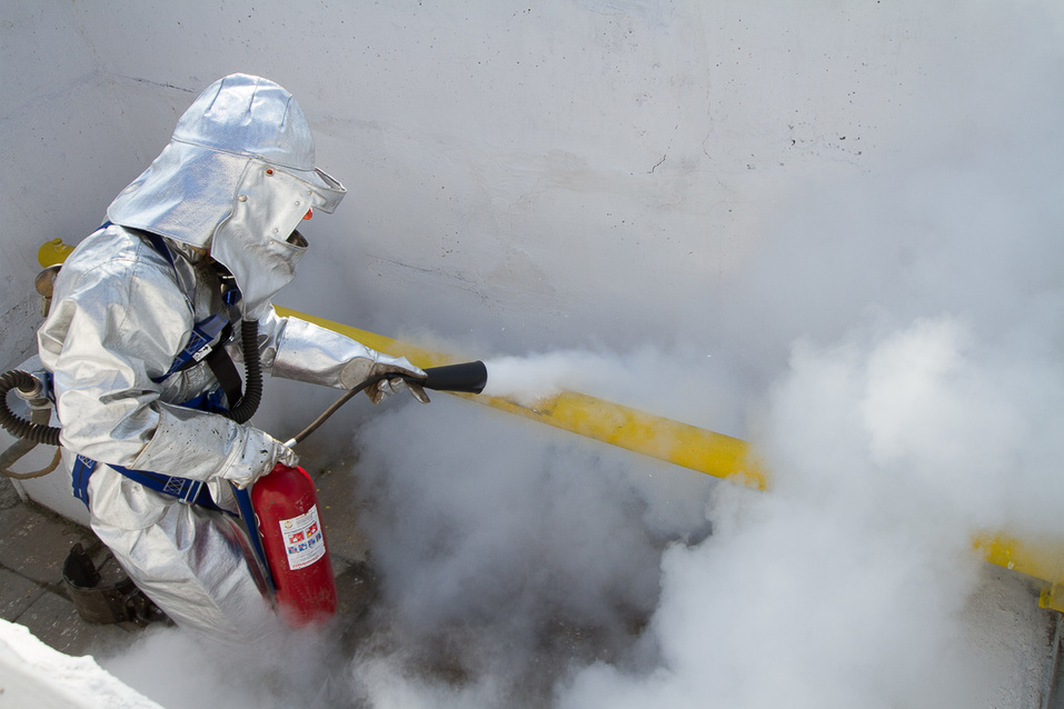 Тушение пожара на газопроводе Тушение пожара на газопроводе