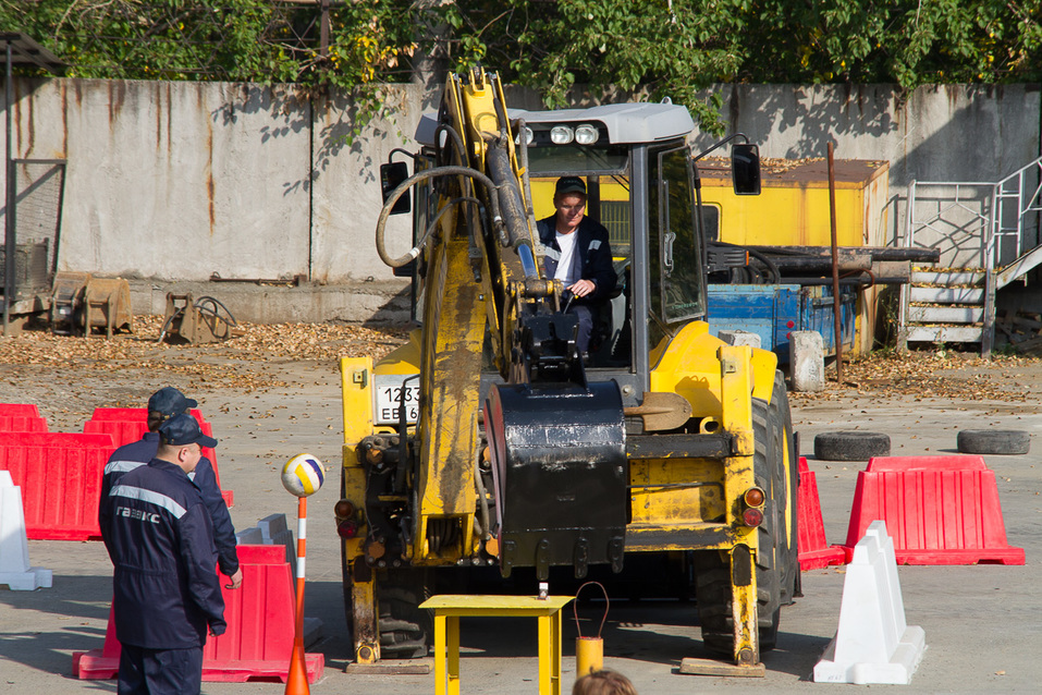 Футбол на экскаваторе Футбол на экскаваторе