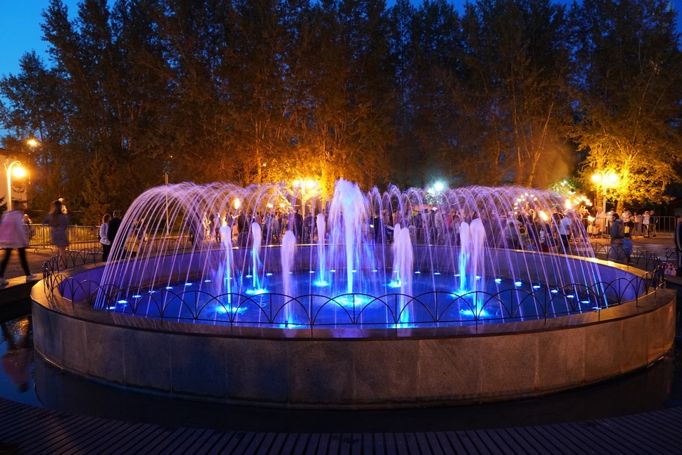 В Красноярске запустили обновленный фонтан за ДК 1 мая 1
