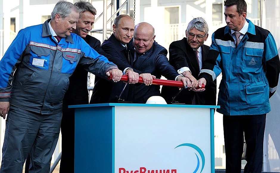 19 сентября 2014 г., торжественный пуск завода. Гюнтер Надольны — крайний слева. 19 сентября 2014 г., торжественный пуск завода. Гюнтер Надольны — крайний слева.