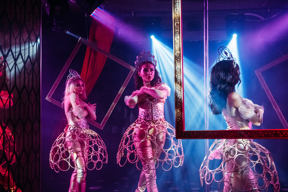 «Раньше к нам ходили чиновники и крупные бизнесмены». Как изменились кабаре в 21 веке 4 «Раньше к нам ходили чиновники и крупные бизнесмены». Как изменились кабаре в 21 веке 4