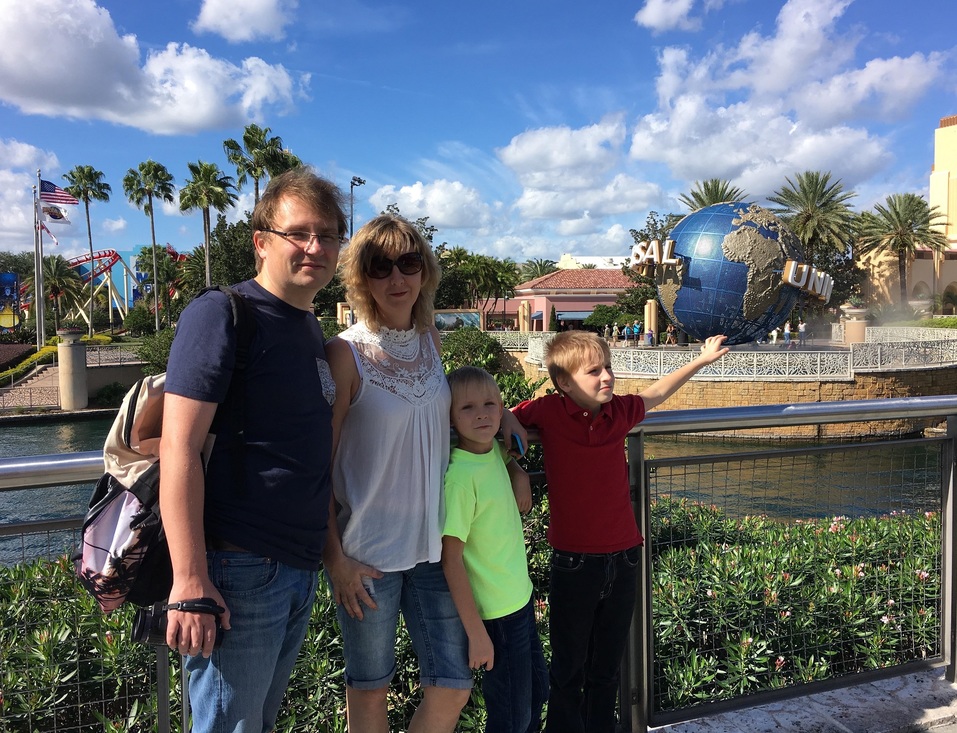 семья в Юниверсал семья в Юниверсал