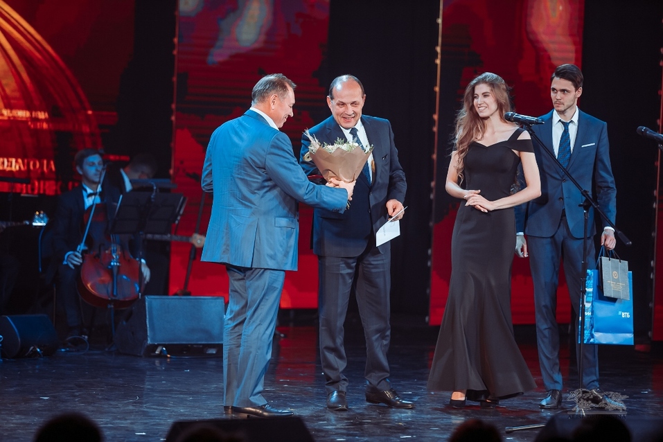 Вперед в будущее. Как в Екатеринбурге вручали премию «Человек года — 2019» / РЕПОРТАЖ 11 Вперед в будущее. Как в Екатеринбурге вручали премию «Человек года — 2019» / РЕПОРТАЖ 11