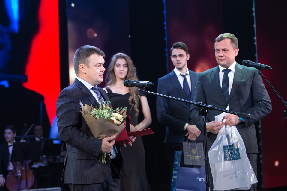 Вперед в будущее. Как в Екатеринбурге вручали премию «Человек года — 2019» / РЕПОРТАЖ 13 Вперед в будущее. Как в Екатеринбурге вручали премию «Человек года — 2019» / РЕПОРТАЖ 13