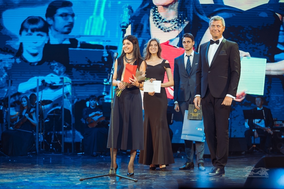 Вперед в будущее. Как в Екатеринбурге вручали премию «Человек года — 2019» / РЕПОРТАЖ 22 Вперед в будущее. Как в Екатеринбурге вручали премию «Человек года — 2019» / РЕПОРТАЖ 22