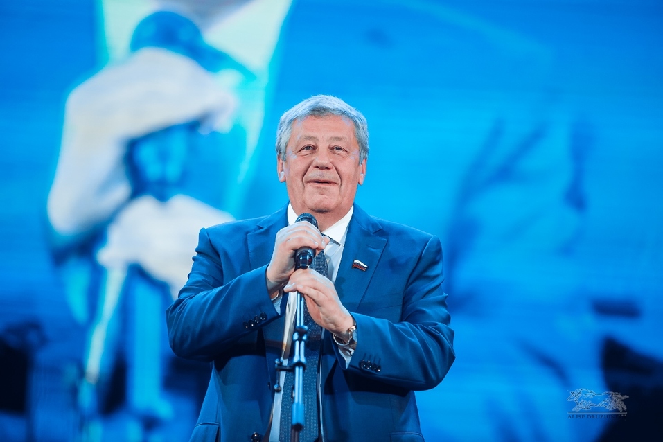 Вперед в будущее. Как в Екатеринбурге вручали премию «Человек года — 2019» / РЕПОРТАЖ 9 Вперед в будущее. Как в Екатеринбурге вручали премию «Человек года — 2019» / РЕПОРТАЖ 9