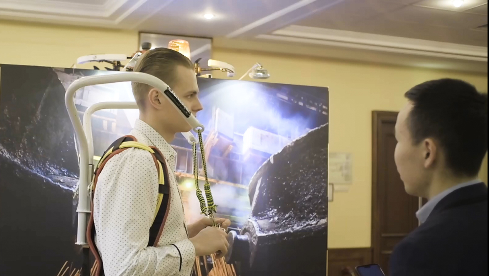 Промышленный экзоскелет, который снижает нагрузку на позвоночник и ноги человека, принимая на себя до 90% веса при поднятии тяжести до 60 кг Промышленный экзоскелет, который снижает нагрузку на позвоночник и ноги человека, принимая на себя до 90% веса при поднятии тяжести до 60 кг