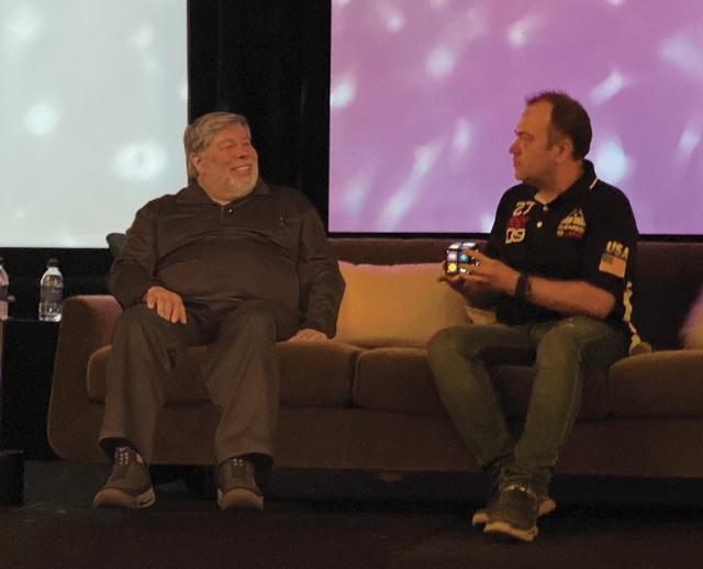 Нижегородский IT-предприниматель представил сооснователю Apple свою разработку 1 Нижегородский IT-предприниматель представил сооснователю Apple свою разработку 1