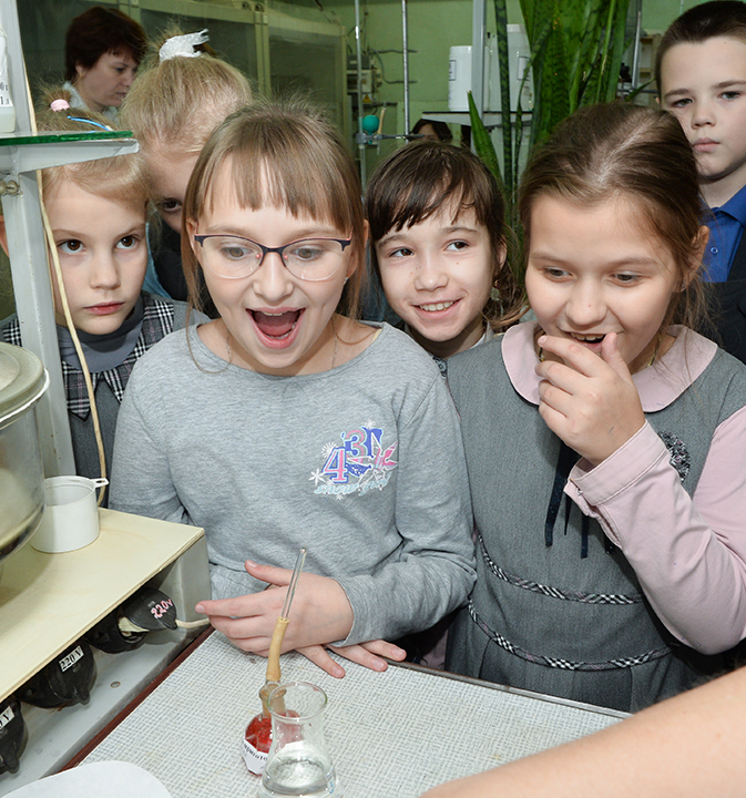 Школьники и студенты Арзамаса побывали «за кулисами» градообразующего предприятия 1 Школьники и студенты Арзамаса побывали «за кулисами» градообразующего предприятия 1