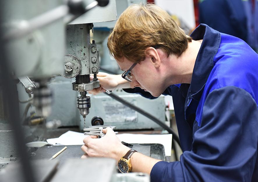 Сотрудники Арзамасского приборостроительного завода победители в конкурсе «Золотые руки» 3 Сотрудники Арзамасского приборостроительного завода победители в конкурсе «Золотые руки» 3