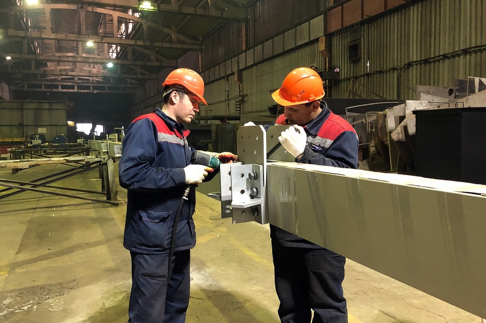 Первый пролёт пешеходного моста через Николаевский проспект собрали на красноярском заводе 1 Первый пролёт пешеходного моста через Николаевский проспект собрали на красноярском заводе 1