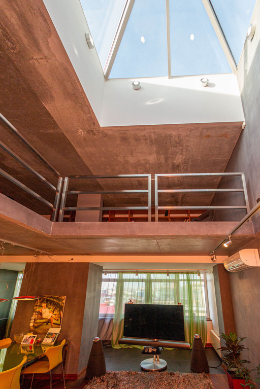 В центре Екатеринбурга продают трехэтажную квартиру с панорамной крышей 1 В центре Екатеринбурга продают трехэтажную квартиру с панорамной крышей 1