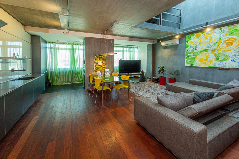 В центре Екатеринбурга продают трехэтажную квартиру с панорамной крышей 2 В центре Екатеринбурга продают трехэтажную квартиру с панорамной крышей 2