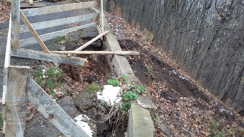 На Верхневолжской набережной произошел оползень 1 На Верхневолжской набережной произошел оползень 1