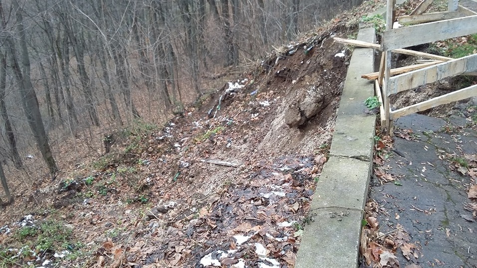 На Верхневолжской набережной произошел оползень 2 На Верхневолжской набережной произошел оползень 2