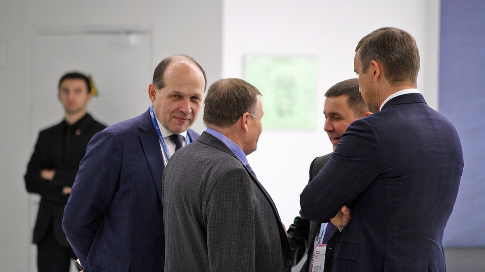 Представители власти и бизнеса Представители власти и бизнеса