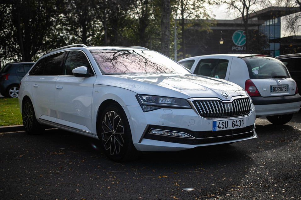 Устрицы, шампанское и Шкода:как журналист DK.RU тестил обновленный Skoda Superb во Франции 19 Устрицы, шампанское и Шкода:как журналист DK.RU тестил обновленный Skoda Superb во Франции 19