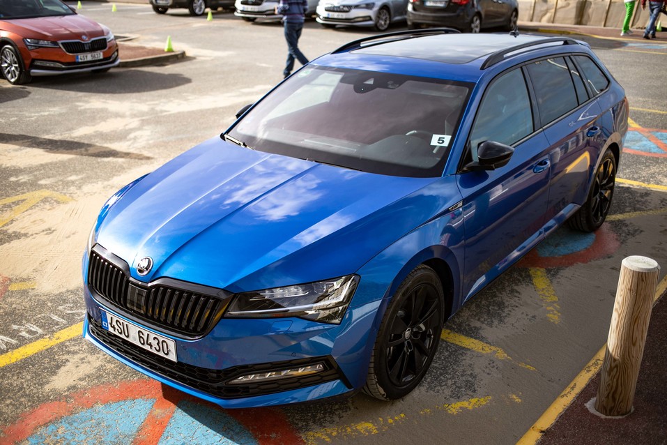 Устрицы, шампанское и Шкода:как журналист DK.RU тестил обновленный Skoda Superb во Франции 22 Устрицы, шампанское и Шкода:как журналист DK.RU тестил обновленный Skoda Superb во Франции 22