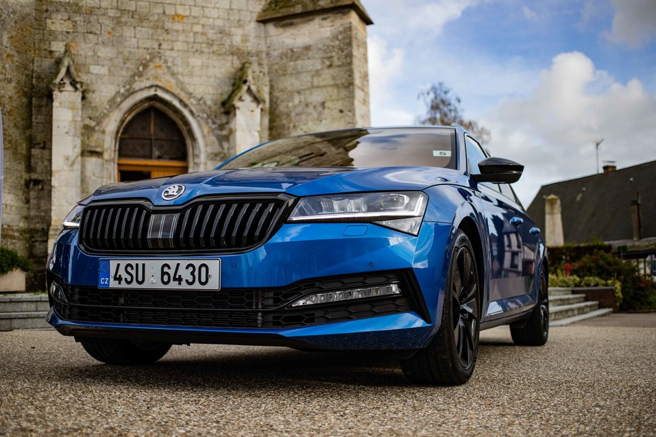 Устрицы, шампанское и Шкода:как журналист DK.RU тестил обновленный Skoda Superb во Франции 23 Устрицы, шампанское и Шкода:как журналист DK.RU тестил обновленный Skoda Superb во Франции 23