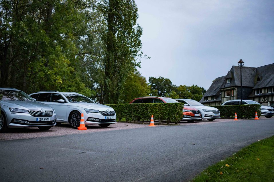 Устрицы, шампанское и Шкода:как журналист DK.RU тестил обновленный Skoda Superb во Франции 24 Устрицы, шампанское и Шкода:как журналист DK.RU тестил обновленный Skoda Superb во Франции 24