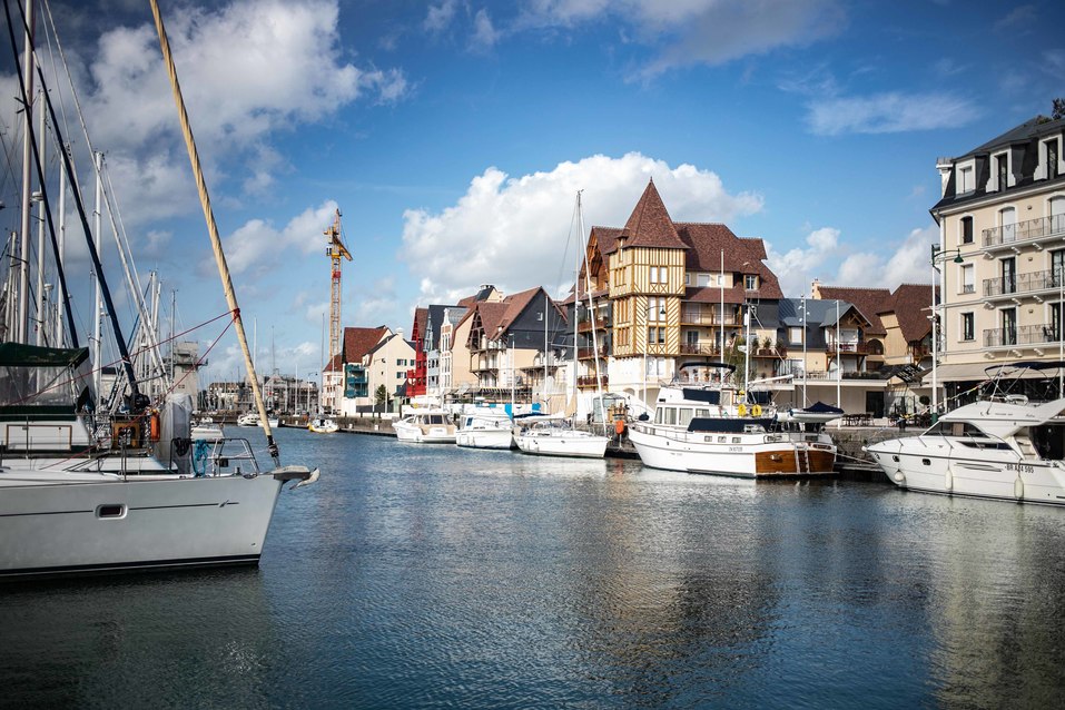 Устрицы, шампанское и Шкода:как журналист DK.RU тестил обновленный Skoda Superb во Франции 29 Устрицы, шампанское и Шкода:как журналист DK.RU тестил обновленный Skoda Superb во Франции 29