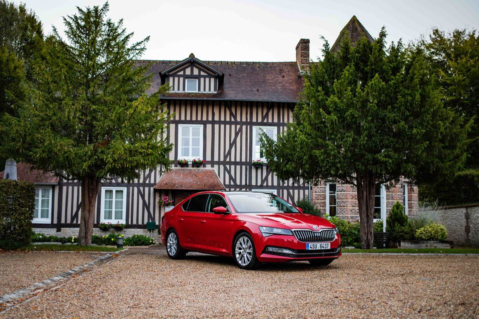 Устрицы, шампанское и Шкода:как журналист DK.RU тестил обновленный Skoda Superb во Франции 31 Устрицы, шампанское и Шкода:как журналист DK.RU тестил обновленный Skoda Superb во Франции 31