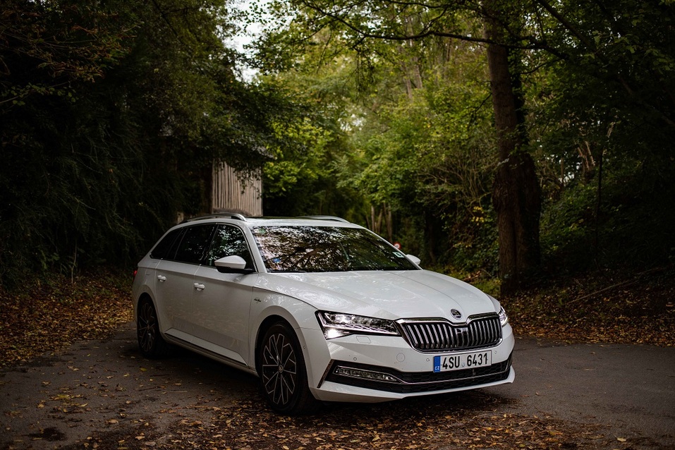 Устрицы, шампанское и Шкода:как журналист DK.RU тестил обновленный Skoda Superb во Франции 11 Устрицы, шампанское и Шкода:как журналист DK.RU тестил обновленный Skoda Superb во Франции 11