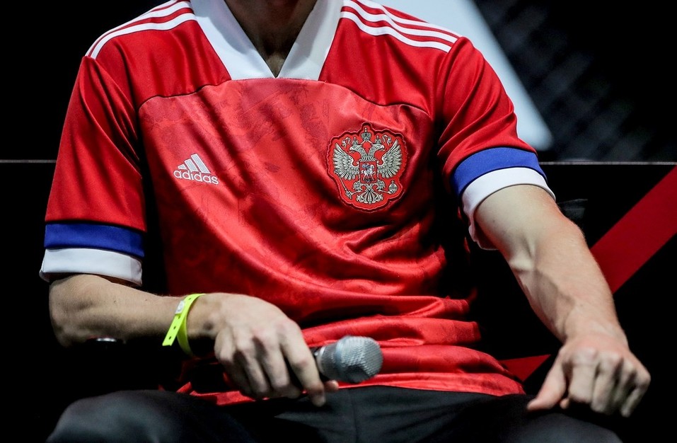 Новая форма сборной России по футболу с перевёрнутым флагом — а есть ли скандал? 2 Новая форма сборной России по футболу с перевёрнутым флагом — а есть ли скандал? 2
