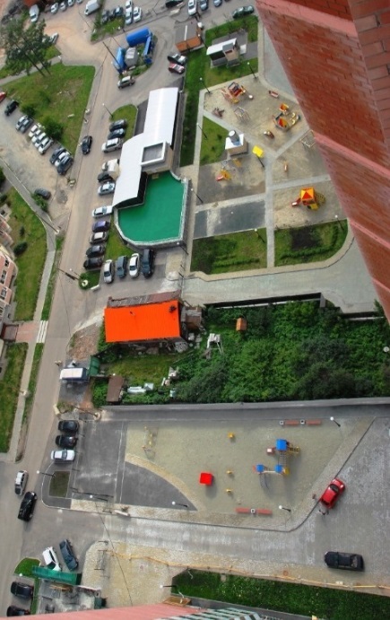 В Екатеринбурге старый деревянный дом в окружении новостроек продают за 35 млн руб. 1 В Екатеринбурге старый деревянный дом в окружении новостроек продают за 35 млн руб. 1