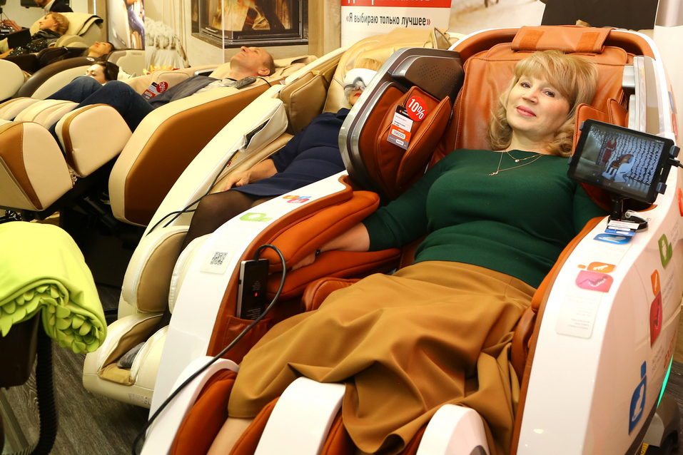 «Обнимает, как мама». Нижегородцы протестировали новое массажное кресло YAMAGUCHI X 6 «Обнимает, как мама». Нижегородцы протестировали новое массажное кресло YAMAGUCHI X 6