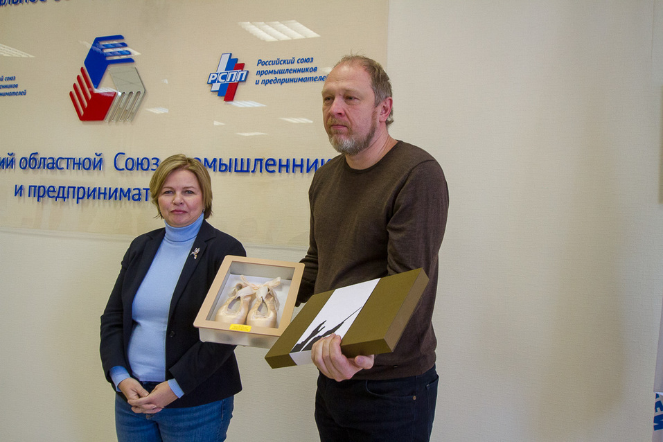 Вручение лотов Дмитрию Рябову Вручение лотов Дмитрию Рябову