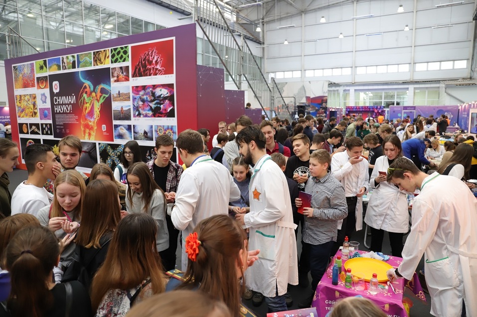 «Время новых первооткрывателей»: в Красноярске прошёл юбилейный фестиваль Nauka 0+ 10 «Время новых первооткрывателей»: в Красноярске прошёл юбилейный фестиваль Nauka 0+ 10