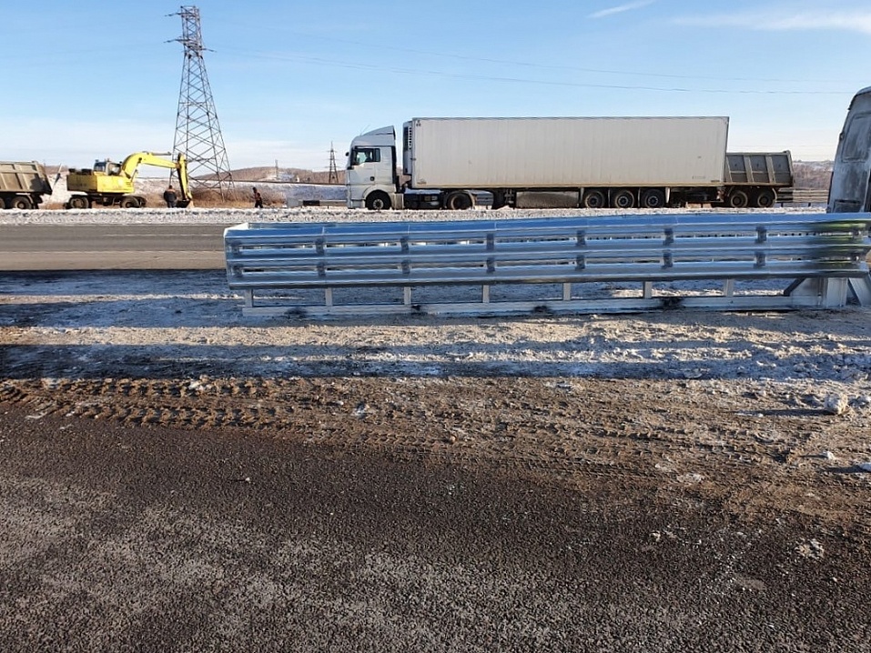 На трассе в обход Красноярска установили инновационное ограждение российского производства 1 На трассе в обход Красноярска установили инновационное ограждение российского производства 1
