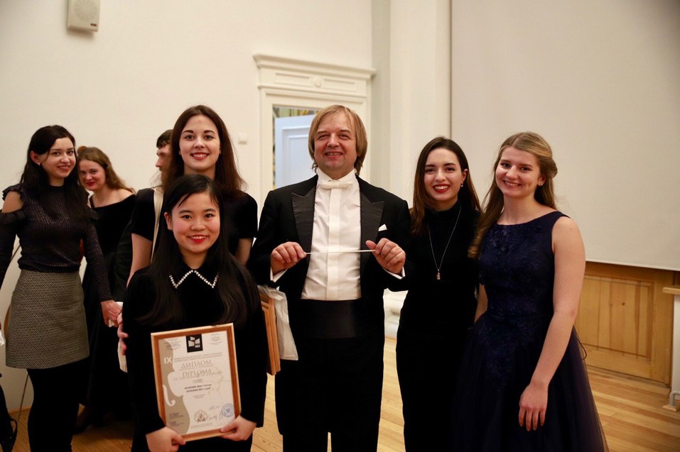 Юрий Ткаченко: «Художник в погоне за большими деньгами часто продает душу дьяволу» 1 Юрий Ткаченко: «Художник в погоне за большими деньгами часто продает душу дьяволу» 1