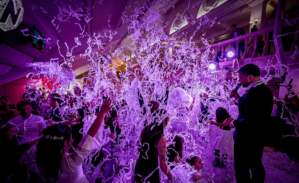 Снежная вечеринка в центре города            4 Снежная вечеринка в центре города            4