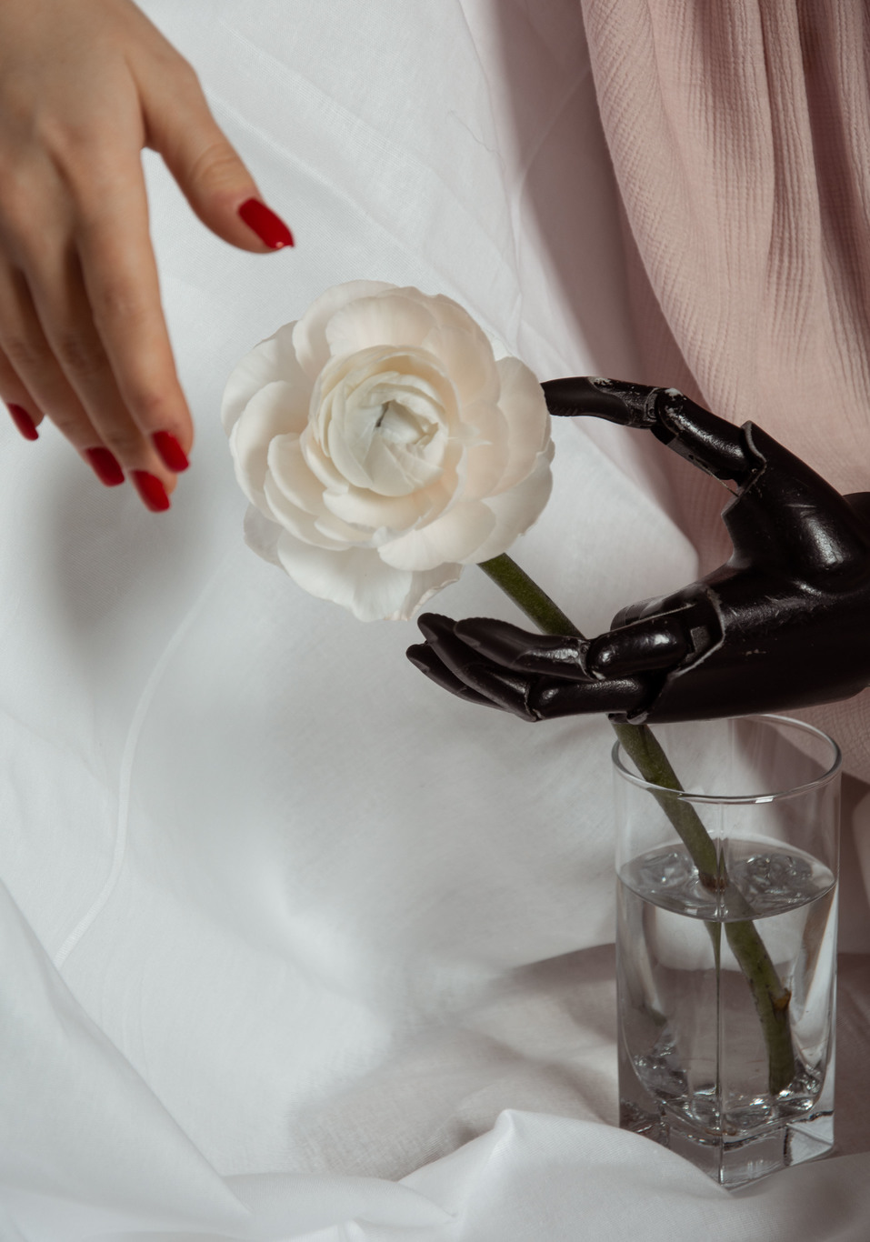 Как российская компания научилась делать роботизированные протезы для детей и взрослых
1 Как российская компания научилась делать роботизированные протезы для детей и взрослых
1