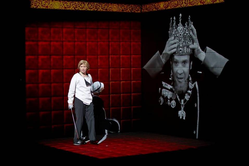 Евгений Миронов в спектакле Лепажа «Гамлет. Коллаж». Фото: afisha.ru Евгений Миронов в спектакле Лепажа «Гамлет. Коллаж». Фото: afisha.ru