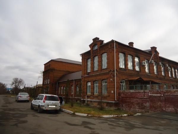 На Южном Урале три женщины заняли чужой завод и стали выпускать алкоголь 1 На Южном Урале три женщины заняли чужой завод и стали выпускать алкоголь 1