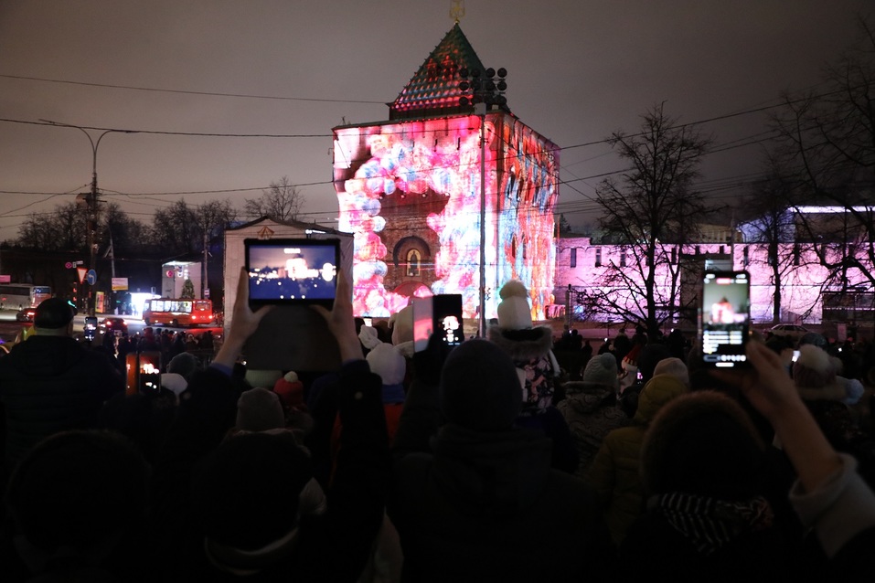 Олененок, яркие цвета и история города. На кремле зажглась новая подсветка за 56 млн 2 Олененок, яркие цвета и история города. На кремле зажглась новая подсветка за 56 млн 2