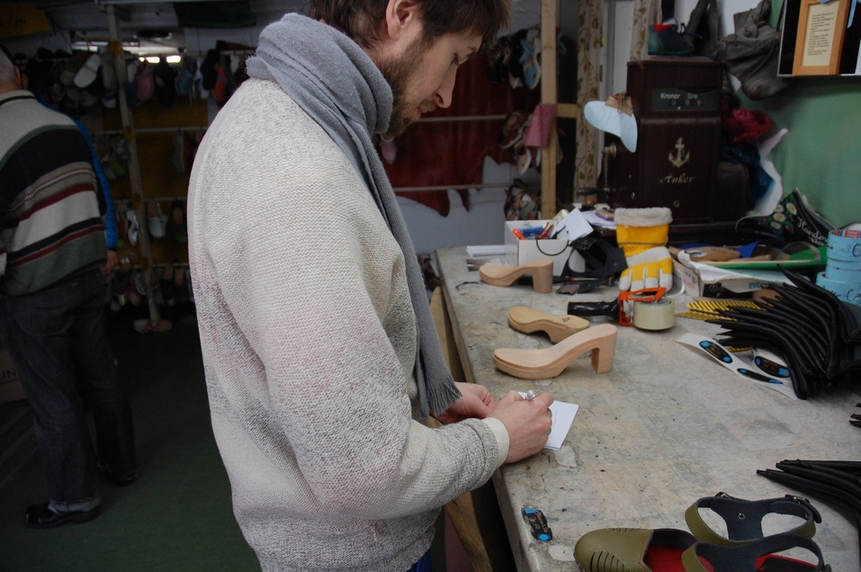 «Моя пара стоит минимум 1,5 тыс. евро». Бизнес-история «сумасшедшего сапожника» 1 «Моя пара стоит минимум 1,5 тыс. евро». Бизнес-история «сумасшедшего сапожника» 1