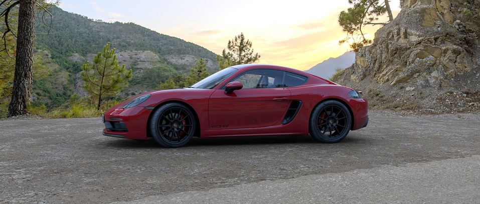 Porsche Центр Красноярск привезёт в город новые модели среднемоторных спорткаров 2 Porsche Центр Красноярск привезёт в город новые модели среднемоторных спорткаров 2