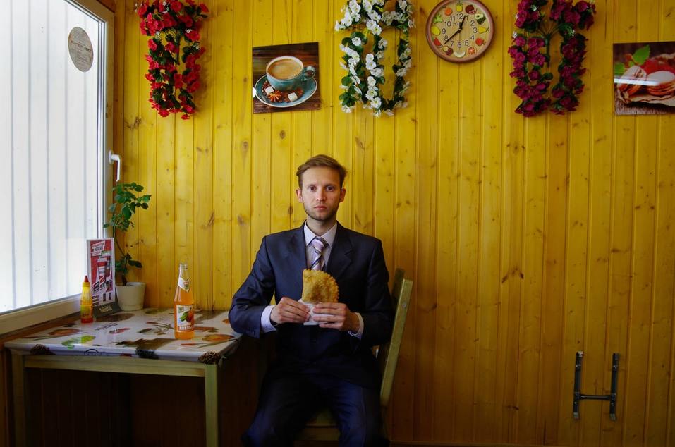 «Неминуемый пацанский успех». Фотограф изобразил советы бизнес-коучей в российских реалиях 2 «Неминуемый пацанский успех». Фотограф изобразил советы бизнес-коучей в российских реалиях 2