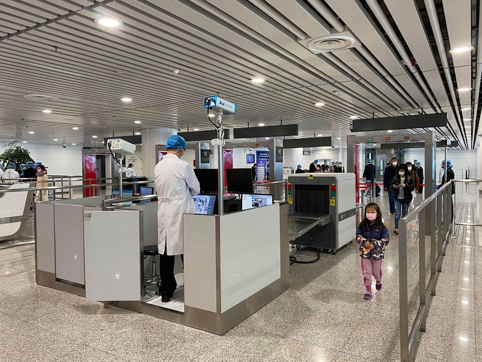 «Всем прохожим меряют температуру». Как живет Китай в режиме карантина из-за коронавируса 4 «Всем прохожим меряют температуру». Как живет Китай в режиме карантина из-за коронавируса 4