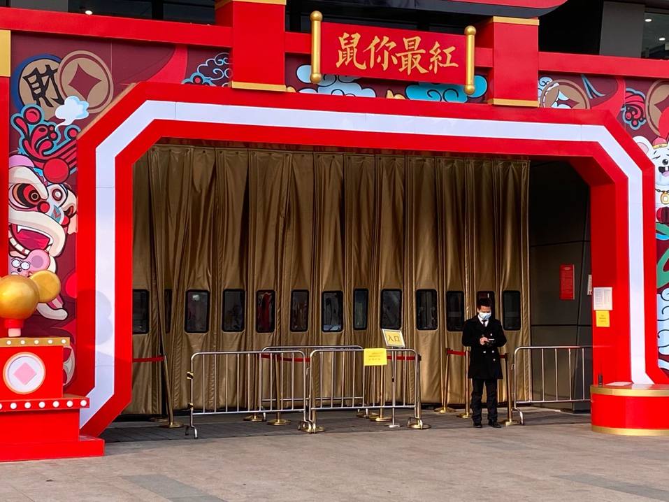 «Всем прохожим меряют температуру». Как живет Китай в режиме карантина из-за коронавируса 7 «Всем прохожим меряют температуру». Как живет Китай в режиме карантина из-за коронавируса 7