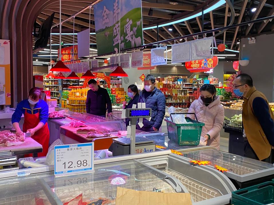 «Всем прохожим меряют температуру». Как живет Китай в режиме карантина из-за коронавируса 9 «Всем прохожим меряют температуру». Как живет Китай в режиме карантина из-за коронавируса 9