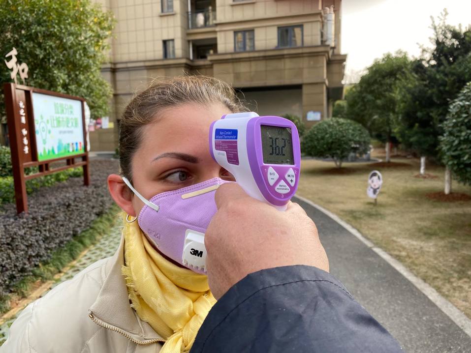 «Всем прохожим меряют температуру». Как живет Китай в режиме карантина из-за коронавируса 10 «Всем прохожим меряют температуру». Как живет Китай в режиме карантина из-за коронавируса 10