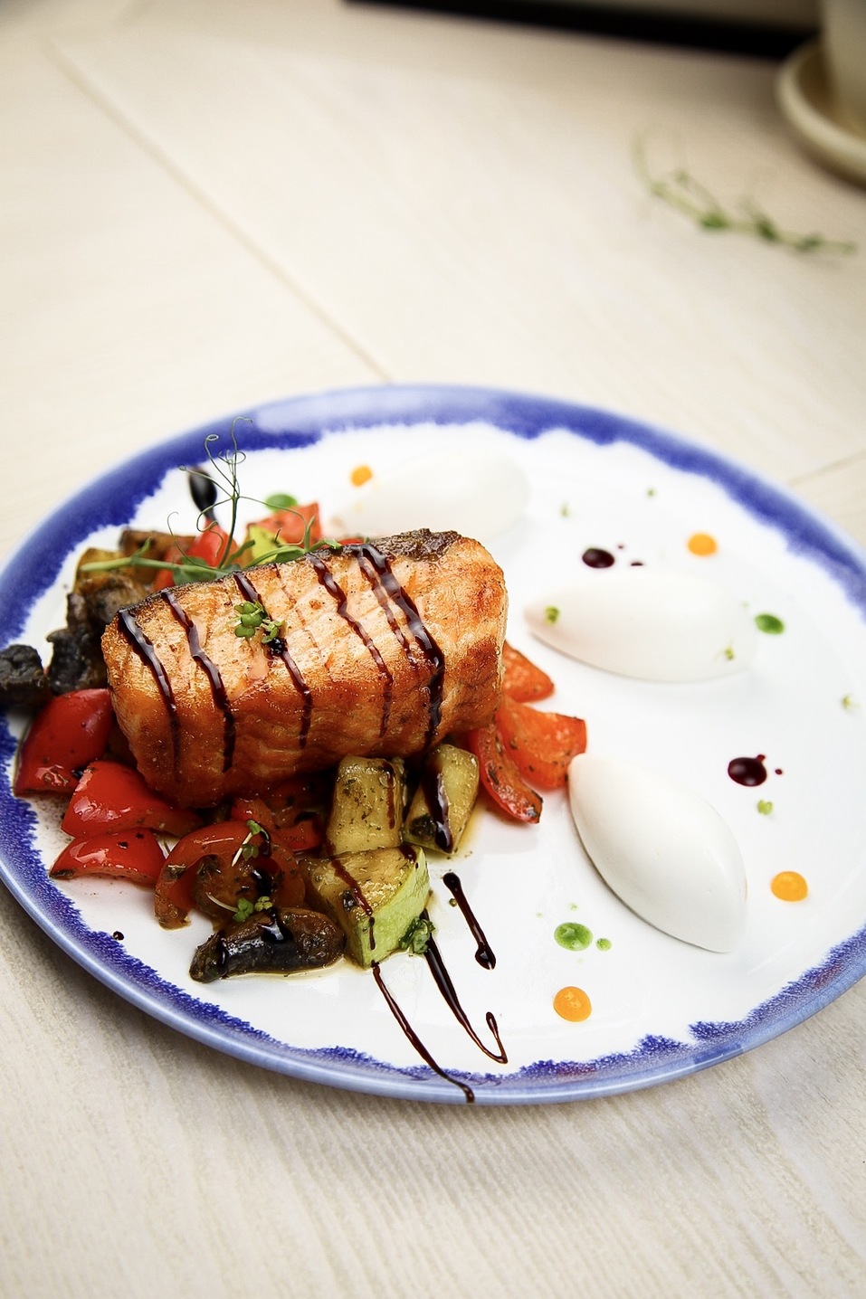 На проходной завода логичнее поставить киоск с пирожками, чем с авторскими пирожными 1 На проходной завода логичнее поставить киоск с пирожками, чем с авторскими пирожными 1