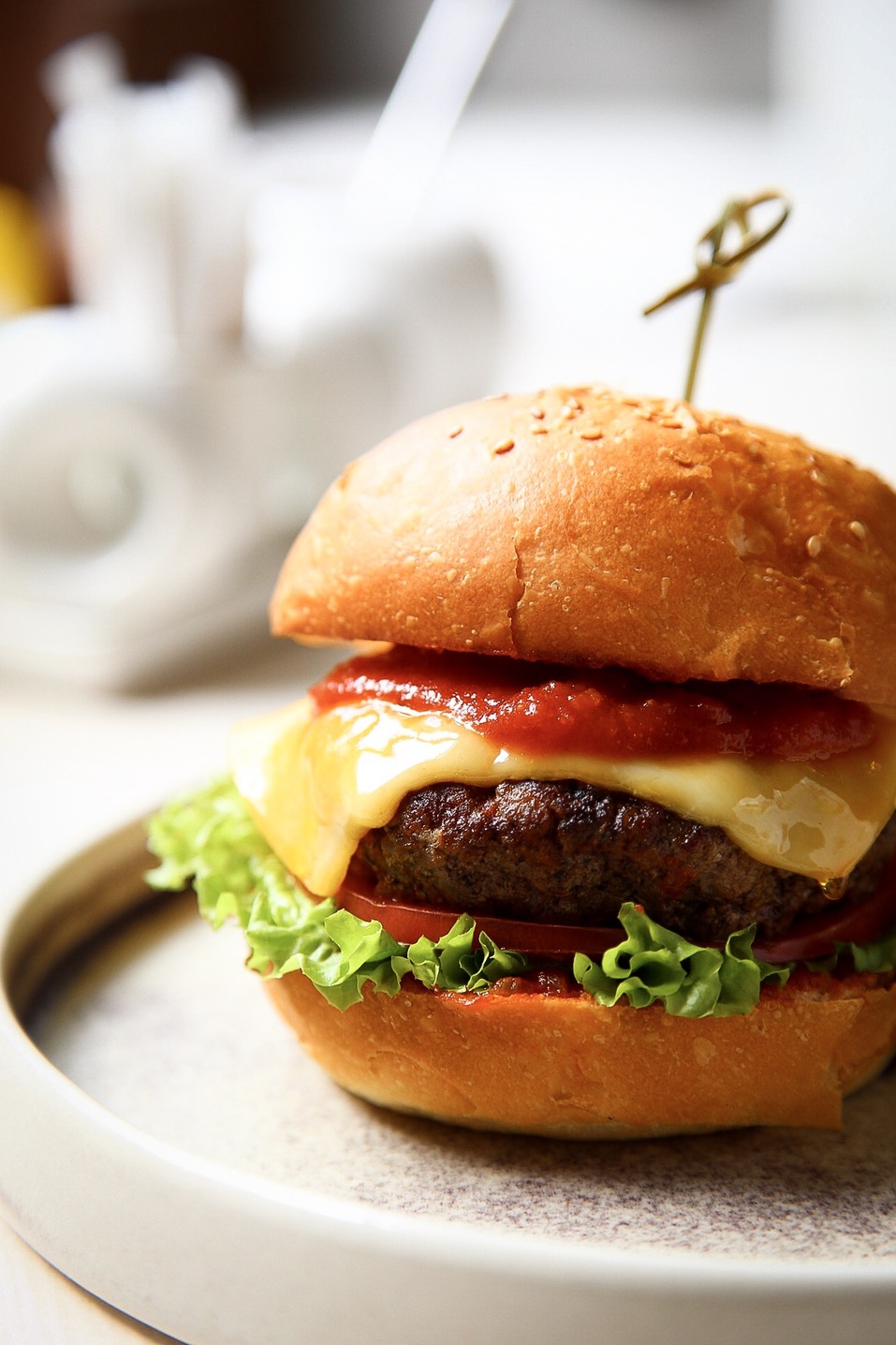 На проходной завода логичнее поставить киоск с пирожками, чем с авторскими пирожными 2 На проходной завода логичнее поставить киоск с пирожками, чем с авторскими пирожными 2